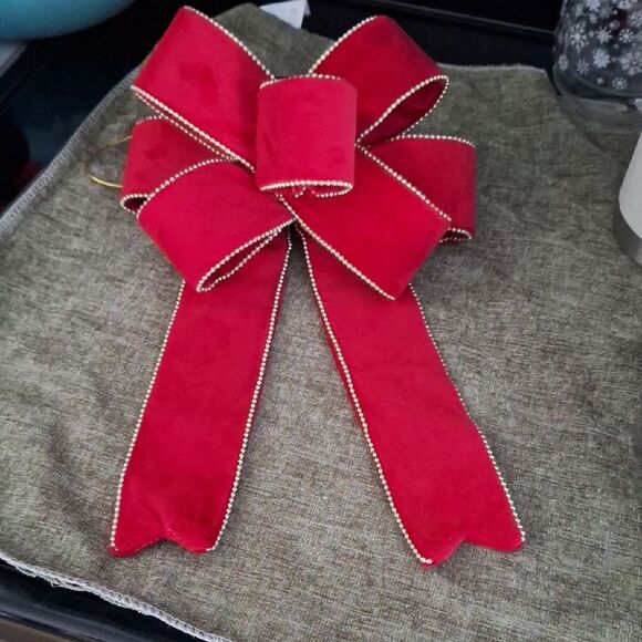 Grandin Road Red Bow with Gold Trim and Green Bow with Gold detail NWT - Picture 2 of 9